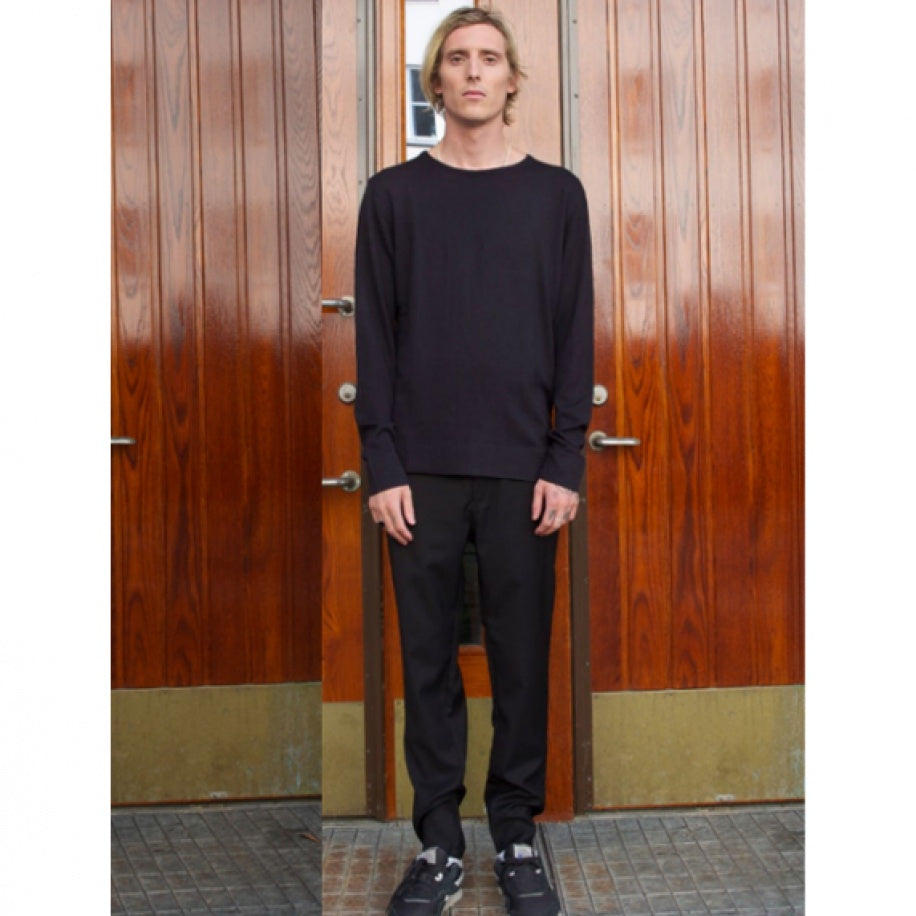 THE KNITTED SWEATER